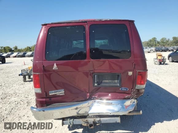 ✅ 2007 Ford Econoline Passenger XL • VIN: 1FBNE31LX7DA75667 • Lot: 85582775. Wystawiony na Copart z przebiegiem 218 627 mil. Bezpłatny archiwum sprzedaży aukcyjnych z USA i szczegółowy raport historii pojazdu na DreamBid. Zdjęcie 6.