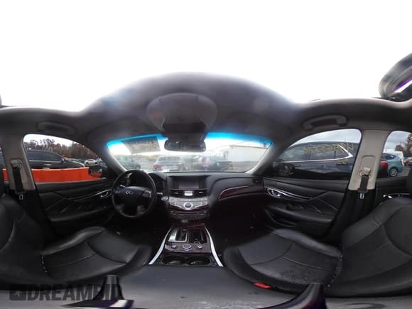 ✅ 2015 Infiniti Q70 • VIN: JN1BY1AR9FM561774 • Lot: 43555572. Wystawiony na IAAI z przebiegiem Nie podano. Bezpłatny archiwum sprzedaży aukcyjnych z USA i szczegółowy raport historii pojazdu na DreamBid. Zdjęcie 18.