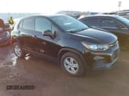 ✅ 2020 Chevrolet Trax LS • VIN: KL7CJKSB9LB327345 • Lot: 43727908. Wystawiony na IAAI z przebiegiem 38 903 mil. Bezpłatny archiwum sprzedaży aukcyjnych z USA i szczegółowy raport historii pojazdu na DreamBid. Zdjęcie 1.