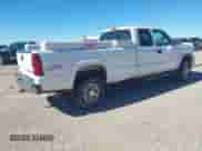 2004 Chevrolet Silverado 3500 z VIN 1GCHK39U24E237019, wystawiony jako IAAI lot #43483302 z przebiegiem 172 802 mil mil oraz . Historia ofert i sprzedaży dostępna na DreamBid. Obrazek 4.