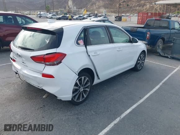 ✅ 2019 Hyundai Elantra • VIN: KMHH35LE2KU099247 • Lot: 43077370. Listed on IAAI with 58,795 mi. Free auction sales archive from the USA and detailed vehicle history report at DreamBid. Image 4.