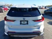 ✅ 2025 BMW X1 xDrive28i • VIN: WBX73EF02S5288879 • Lot: 43635229. Wystawiony na IAAI z przebiegiem 2 609 mil. Bezpłatny archiwum sprzedaży aukcyjnych z USA i szczegółowy raport historii pojazdu na DreamBid. Zdjęcie 17.