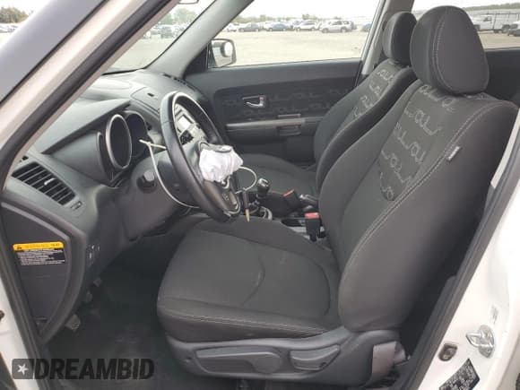 ✅ 2013 Kia Soul + • VIN: KNDJT2A66D7523045 • Lot: 82407275. Wystawiony na Copart z przebiegiem 77 201 mil. Bezpłatny archiwum sprzedaży aukcyjnych z USA i szczegółowy raport historii pojazdu na DreamBid. Zdjęcie 7.