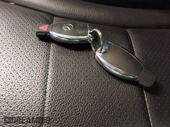 ✅ 2016 Mercedes-Benz C 300 Luxury • VIN: 55SWF4KB2GU104238 • Lot: 42611902. Listed on IAAI with 223,169 mi. Free auction sales archive from the USA and detailed vehicle history report at DreamBid. Image 11.