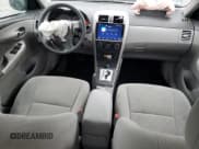 ✅ 2010 Toyota Corolla LE • VIN: 1NXBU4EE8AZ343637 • Lot: 92098545. Wystawiony na Copart z przebiegiem 144 512 mil. Bezpłatny archiwum sprzedaży aukcyjnych z USA i szczegółowy raport historii pojazdu na DreamBid. Zdjęcie 8.