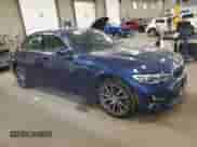 2020 BMW 3 Series 330i xDrive z VIN 3MW5R7J09L8B26187, wystawiony jako Copart lot #83956685 z przebiegiem 33 911 mil mil oraz Szkoda całkowita • Salvage title. Historia ofert i sprzedaży dostępna na DreamBid. Obrazek 4.
