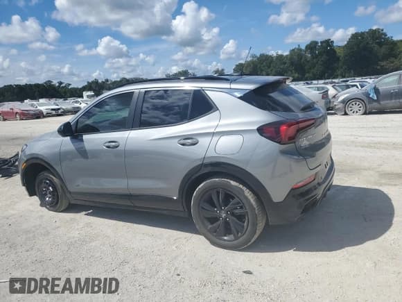 ✅ 2026 Buick Encore GX Sport Touring • VIN: KL4AMDSL0TB028780 • Lot: 81632385. Wystawiony na Copart z przebiegiem 1 617 mil. Bezpłatny archiwum sprzedaży aukcyjnych z USA i szczegółowy raport historii pojazdu na DreamBid. Zdjęcie 2.