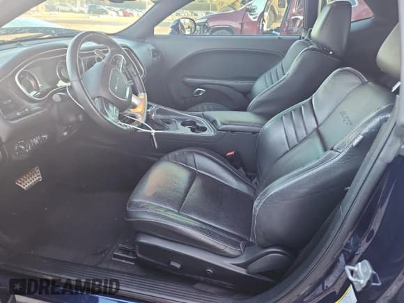 ✅ 2016 Dodge Challenger SRT 392 • VIN: 2C3CDZDJXGH152578 • Lot: 87305345. Wystawiony na Copart z przebiegiem 44 368 mil. Bezpłatny archiwum sprzedaży aukcyjnych z USA i szczegółowy raport historii pojazdu na DreamBid. Zdjęcie 7.