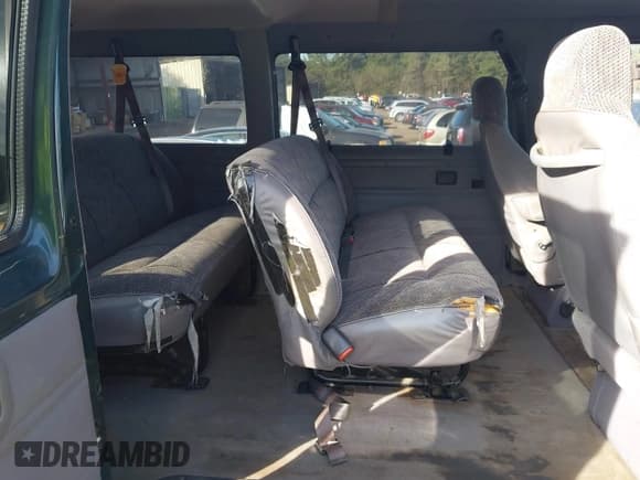 ✅ 2000 Dodge Passenger • VIN: 2B5WB35Z4YK138253 • Lot: 43488999. Listed on IAAI with 291,862 mi. Free auction sales archive from the USA and detailed vehicle history report at DreamBid. Image 8.