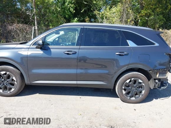 ✅ 2024 Kia Sorento S • VIN: 5XYRLDJC4RG258589 • Lot: 43243253. Listed on IAAI with 38,544 mi. Free auction sales archive from the USA and detailed vehicle history report at DreamBid. Image 15.