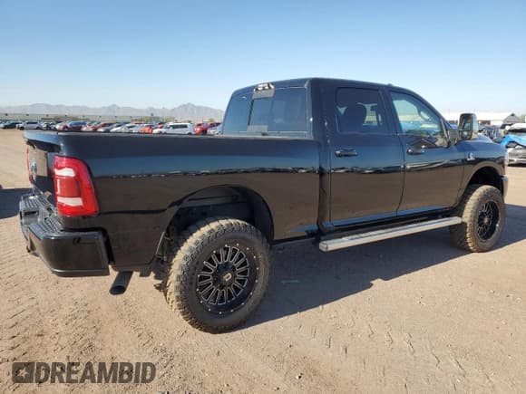 ✅ 2023 Ram 2500 Laramie • VIN: 3C6UR5FL4PG580565 • Lot: 53915245. Wystawiony na Copart z przebiegiem 13 948 mil. Bezpłatny archiwum sprzedaży aukcyjnych z USA i szczegółowy raport historii pojazdu na DreamBid. Zdjęcie 3.