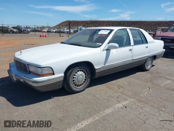 ✅ 1995 Buick Roadmaster Collectors Edition • VIN: 1G4BN52P1SR430194 • Lot: 42794867. Wystawiony na IAAI z przebiegiem 94 637 mil. Bezpłatny archiwum sprzedaży aukcyjnych z USA i szczegółowy raport historii pojazdu na DreamBid. Zdjęcie 2.