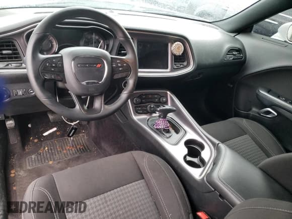 ✅ 2017 Dodge Challenger SXT • VIN: 2C3CDZAG4HH573206 • Lot: 45562223. Wystawiony na Copart z przebiegiem 70 502 mil. Bezpłatny archiwum sprzedaży aukcyjnych z USA i szczegółowy raport historii pojazdu na DreamBid. Zdjęcie 8.