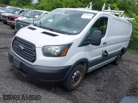 ✅ 2017 Ford Transit • VIN: 1FTYE1ZM6HKA00987 • Lot: 42470361. Wystawiony na IAAI z przebiegiem 121 034 mil. Bezpłatny archiwum sprzedaży aukcyjnych z USA i szczegółowy raport historii pojazdu na DreamBid. Zdjęcie 2.