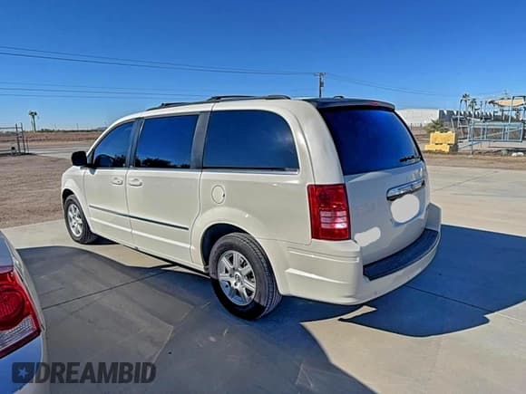 ✅ 2010 Chrysler Town & Country Touring Plus • VIN: 2A4RR8DX7AR382077 • Lot: 95217195. Wystawiony na Copart z przebiegiem 124 565 mil. Bezpłatny archiwum sprzedaży aukcyjnych z USA i szczegółowy raport historii pojazdu na DreamBid. Zdjęcie 3.