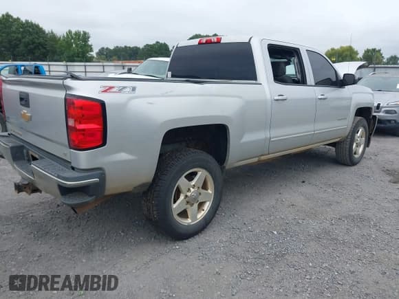 ✅ 2015 Chevrolet Silverado 2500HD LT • VIN: 1GC1KVEG9FF640344 • Lot: 43345081. Listed on IAAI with 294,853 mi. Free auction sales archive from the USA and detailed vehicle history report at DreamBid. Image 4.