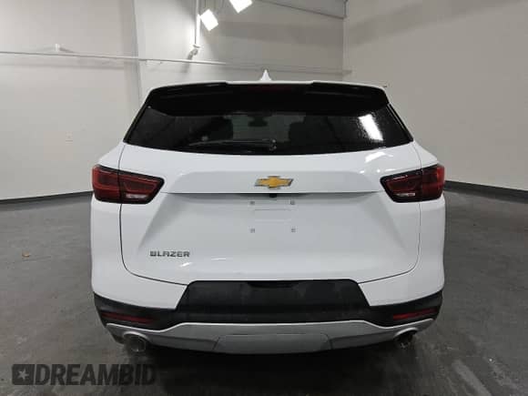 2025 Chevrolet Blazer LT z VIN 3GNKBCR4XSS269555, wystawiony jako Copart lot #90610885 z przebiegiem 3 022 mil mil oraz Czysty tytuł • Clean title. Historia ofert i sprzedaży dostępna na DreamBid. Obrazek 6.