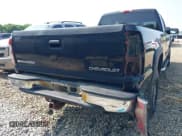 ✅ 2005 Chevrolet Silverado 2500HD LS • VIN: 1GCHK232X5F966561 • Lot: 42402828. Wystawiony na IAAI z przebiegiem 207 618 mil. Bezpłatny archiwum sprzedaży aukcyjnych z USA i szczegółowy raport historii pojazdu na DreamBid. Zdjęcie 6.