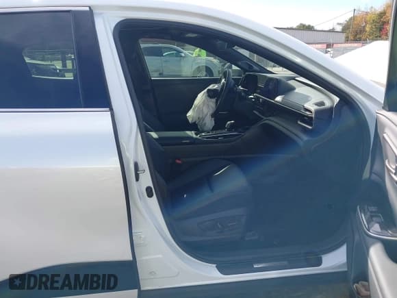 ✅ 2024 Toyota Crown XLE • VIN: JTDAAAAF7R3029016 • Lot: 43525243. Listed on IAAI with 26,740 mi. Free auction sales archive from the USA and detailed vehicle history report at DreamBid. Image 5.