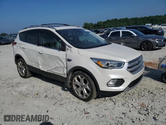 ✅ 2019 Ford Escape Titanium • VIN: 1FMCU0J92KUA87647 • Lot: 63764995. Wystawiony na Copart z przebiegiem 95 682 mil. Bezpłatny archiwum sprzedaży aukcyjnych z USA i szczegółowy raport historii pojazdu na DreamBid. Zdjęcie 4.