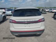 ✅ 2020 Lincoln Nautilus Standard • VIN: 2LMPJ6J95LBL09249 • Lot: 42106717. Wystawiony na IAAI z przebiegiem 33 243 mil. Bezpłatny archiwum sprzedaży aukcyjnych z USA i szczegółowy raport historii pojazdu na DreamBid. Zdjęcie 16.