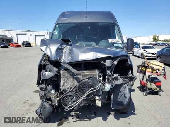 ✅ 2016 Mercedes-Benz Sprinter Cargo • VIN: WD3PE7DD8GP265976 • Lot: 56429865. Wystawiony na Copart z przebiegiem Nie podano. Bezpłatny archiwum sprzedaży aukcyjnych z USA i szczegółowy raport historii pojazdu na DreamBid. Zdjęcie 5.