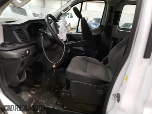 ✅ 2022 Ford Transit Cargo • VIN: 1FTBR1Y88NKA86023 • Lot: 42106685. Listed on Copart with 62,140 mi. Free auction sales archive from the USA and detailed vehicle history report at DreamBid. Image 7.