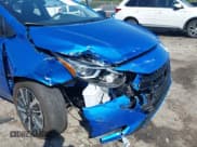 ✅ 2024 Nissan Versa S • VIN: 3N1CN8DV8RL903020 • Lot: 43222352. Wystawiony na IAAI z przebiegiem 8 900 mil. Bezpłatny archiwum sprzedaży aukcyjnych z USA i szczegółowy raport historii pojazdu na DreamBid. Zdjęcie 6.