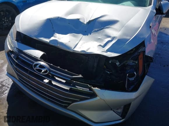 ✅ 2019 Hyundai Elantra SE • VIN: 5NPD74LF4KH449031 • Lot: 43427089. Listed on IAAI with 88,127 mi. Free auction sales archive from the USA and detailed vehicle history report at DreamBid. Image 6.