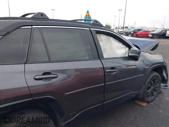 ✅ 2024 Toyota RAV4 Hybrid XSE • VIN: 4T3E6RFV8RU166447 • Lot: 41772469. Wystawiony na IAAI z przebiegiem 17 015 mil. Bezpłatny archiwum sprzedaży aukcyjnych z USA i szczegółowy raport historii pojazdu na DreamBid. Zdjęcie 13.