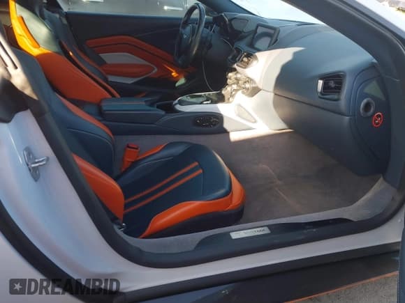 ✅ 2019 Aston Martin Vantage • VIN: SCFSMGAW8KGN00136 • Lot: 41115731. Wystawiony na IAAI z przebiegiem 13 149 mil. Bezpłatny archiwum sprzedaży aukcyjnych z USA i szczegółowy raport historii pojazdu na DreamBid. Zdjęcie 5.