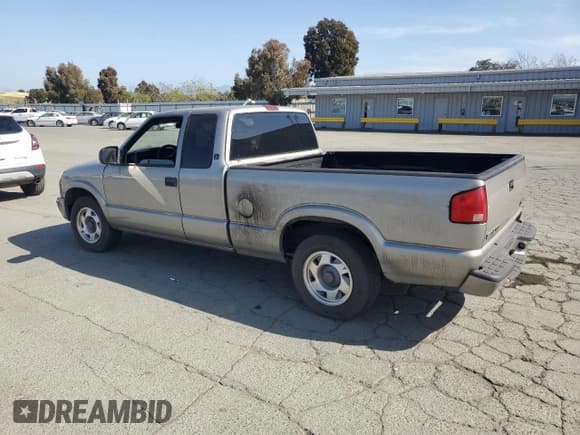 ✅ 2002 GMC Sonoma SLS • VIN: 1GTCS195028184355 • Lot: 54255905. Listed on Copart with 218,655 mi. Free auction sales archive from the USA and detailed vehicle history report at DreamBid. Image 2.