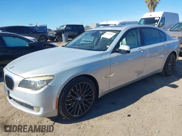 ✅ 2011 BMW 7 Series 740Li • VIN: WBAKB4C57BC575082 • Lot: 43794860. Wystawiony na IAAI z przebiegiem 97 642 mil. Bezpłatny archiwum sprzedaży aukcyjnych z USA i szczegółowy raport historii pojazdu na DreamBid. Zdjęcie 2.