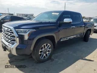 ✅ 2024 Toyota Tundra 1794 Edition • VIN: 5TFMC5DB3RX050879 • Лот: 67007045. Опубликован ранее на Copart с пробегом 26 655 миль. Бесплатный доступ к архиву аукционных продаж из США и подробный отчёт об истории автомобиля на DreamBid. Изображение 1.