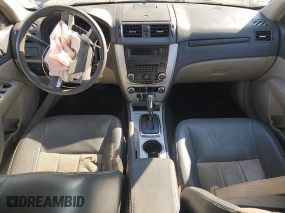 ✅ 2011 Mercury Milan Premier • VIN: 3MEHM0JA4BR604019 • Lot: 90830005. Wystawiony na Copart z przebiegiem Nie podano. Bezpłatny archiwum sprzedaży aukcyjnych z USA i szczegółowy raport historii pojazdu na DreamBid. Zdjęcie 8.