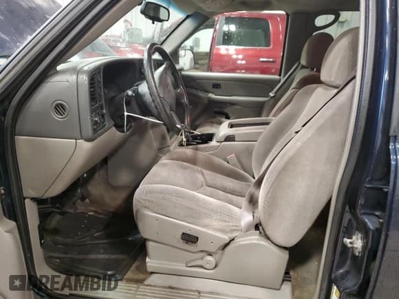 ✅ 2005 Chevrolet Suburban LT • VIN: 1GNFK16ZX5J225003 • Лот: 57489305. Опубликован ранее на Copart с пробегом 254 578 миль. Бесплатный доступ к архиву аукционных продаж из США и подробный отчёт об истории автомобиля на DreamBid. Изображение 7.