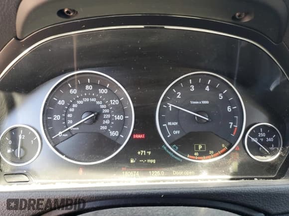 ✅ 2015 BMW 3 Series 328i xDrive • VIN: WBA3G7C53FK297221 • Lot: 68935055. Wystawiony na Copart z przebiegiem 180 674 mil. Bezpłatny archiwum sprzedaży aukcyjnych z USA i szczegółowy raport historii pojazdu na DreamBid. Zdjęcie 9.