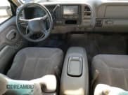 ✅ 1999 Chevrolet Suburban • VIN: 3GNFK16R8XG250888 • Lot: 74305324. Wystawiony na Copart z przebiegiem 208 707 mil. Bezpłatny archiwum sprzedaży aukcyjnych z USA i szczegółowy raport historii pojazdu na DreamBid. Zdjęcie 8.