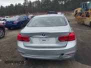 ✅ 2017 BMW 3 Series 320i xDrive • VIN: WBA8E5G30HNU45349 • Lot: 43776957. Wystawiony na IAAI z przebiegiem 84 130 mil. Bezpłatny archiwum sprzedaży aukcyjnych z USA i szczegółowy raport historii pojazdu na DreamBid. Zdjęcie 16.