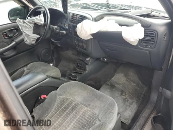 ✅ 2000 Chevrolet S-10 LS • VIN: 1GCCS19W7Y8296104 • Лот: 68225064. Опубликован ранее на Copart с пробегом Не указан. Бесплатный доступ к архиву аукционных продаж из США и подробный отчёт об истории автомобиля на DreamBid. Изображение 8.