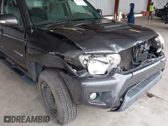 ✅ 2015 Toyota Tacoma • VIN: 3TMLU4EN6FM198795 • Lot: 41612057. Listed on IAAI with 103,001 mi. Free auction sales archive from the USA and detailed vehicle history report at DreamBid. Image 6.