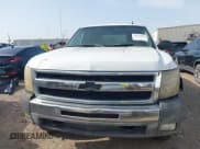 ✅ 2008 Chevrolet Silverado 1500 • VIN: 2GCFC13Y681118367 • Lot: 42632087. Wystawiony na IAAI z przebiegiem 99 623 mil. Bezpłatny archiwum sprzedaży aukcyjnych z USA i szczegółowy raport historii pojazdu na DreamBid. Zdjęcie 12.