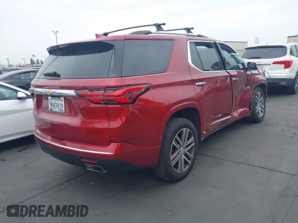 ✅ 2023 Chevrolet Traverse High Country • VIN: 1GNEVNKW9PJ242335 • Lot: 42415467. Wystawiony na IAAI z przebiegiem 25 855 mil. Bezpłatny archiwum sprzedaży aukcyjnych z USA i szczegółowy raport historii pojazdu na DreamBid. Zdjęcie 4.