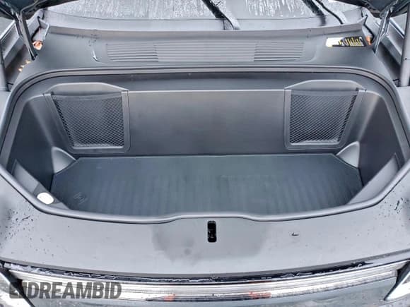 ✅ 2026 Rivian R1S Adventure • VIN: 7PDSGCBA3TN077621 • Lot: 93879425. Wystawiony na Copart z przebiegiem Nie podano. Bezpłatny archiwum sprzedaży aukcyjnych z USA i szczegółowy raport historii pojazdu na DreamBid. Zdjęcie 12.