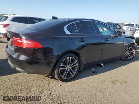 ✅ 2017 Jaguar XE 35t Premium • VIN: SAJAD4BV7HCP11635 • Лот: 62370435. Опубликован ранее на Copart с пробегом 111 360 миль. Бесплатный доступ к архиву аукционных продаж из США и подробный отчёт об истории автомобиля на DreamBid. Изображение 3.