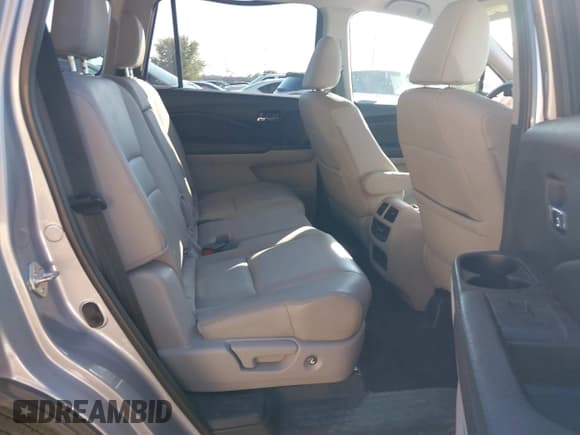 ✅ 2018 Honda Pilot EX-L • VIN: 5FNYF6H5XJB013667 • Lot: 43400037. Listed on IAAI with 111,947 mi. Free auction sales archive from the USA and detailed vehicle history report at DreamBid. Image 8.