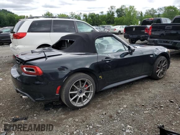 ✅ 2018 FIAT 124 Spider Abarth • VIN: JC1NFAEK6J0135812 • Лот: 61188194. Опубликован ранее на Copart с пробегом 36 852 миль. Бесплатный доступ к архиву аукционных продаж из США и подробный отчёт об истории автомобиля на DreamBid. Изображение 3.