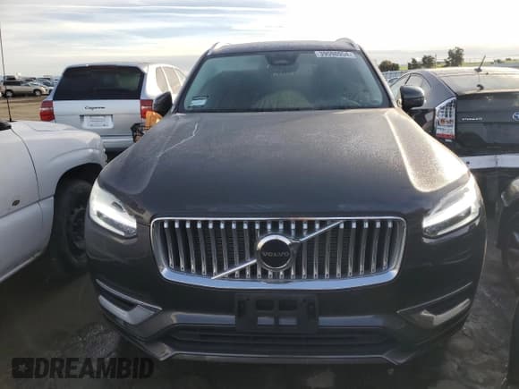 ✅ 2023 Volvo XC90 • VIN: YV4H60CV3P1923504 • Lot: 39598954. Wystawiony na Copart z przebiegiem 4 177 mil. Bezpłatny archiwum sprzedaży aukcyjnych z USA i szczegółowy raport historii pojazdu na DreamBid. Zdjęcie 5.