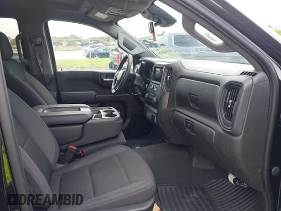 ✅ 2023 Chevrolet Silverado 1500 Custom • VIN: 3GCPABEK6PG159709 • Lot: 43142018. Wystawiony na IAAI z przebiegiem Nie podano. Bezpłatny archiwum sprzedaży aukcyjnych z USA i szczegółowy raport historii pojazdu na DreamBid. Zdjęcie 5.