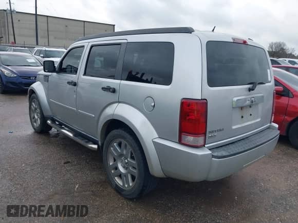 2008 Dodge Nitro SLT z VIN 1D8GT58K58W127412, wystawiony jako IAAI lot #41544874 z przebiegiem 232 748 mil mil oraz . Historia ofert i sprzedaży dostępna na DreamBid. Obrazek 3.